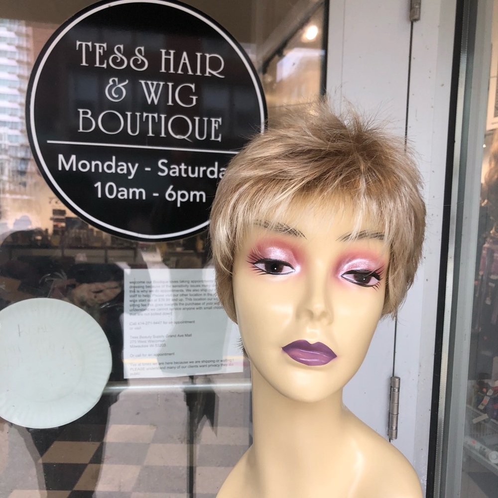 Hairuwear by Raquel Welch collection color 14/88 blonde
